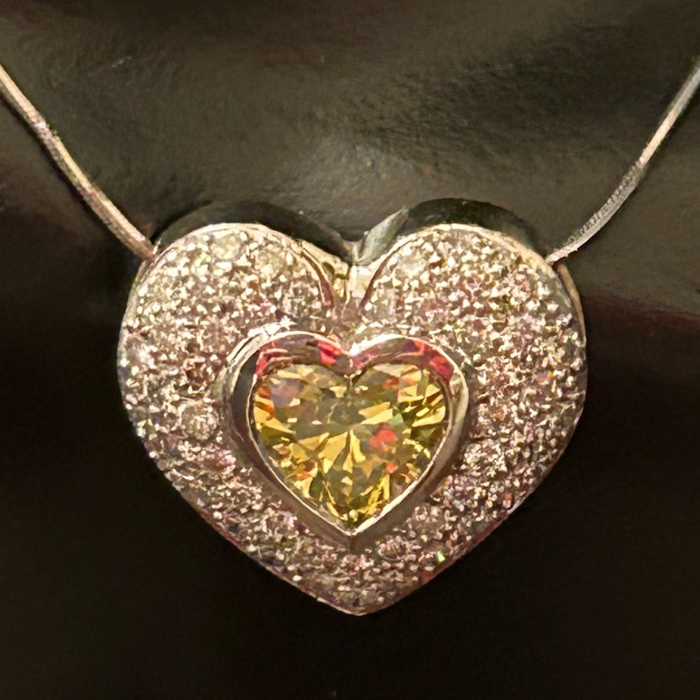 Vintage 5.02 ct genuine Heart diamond pendant